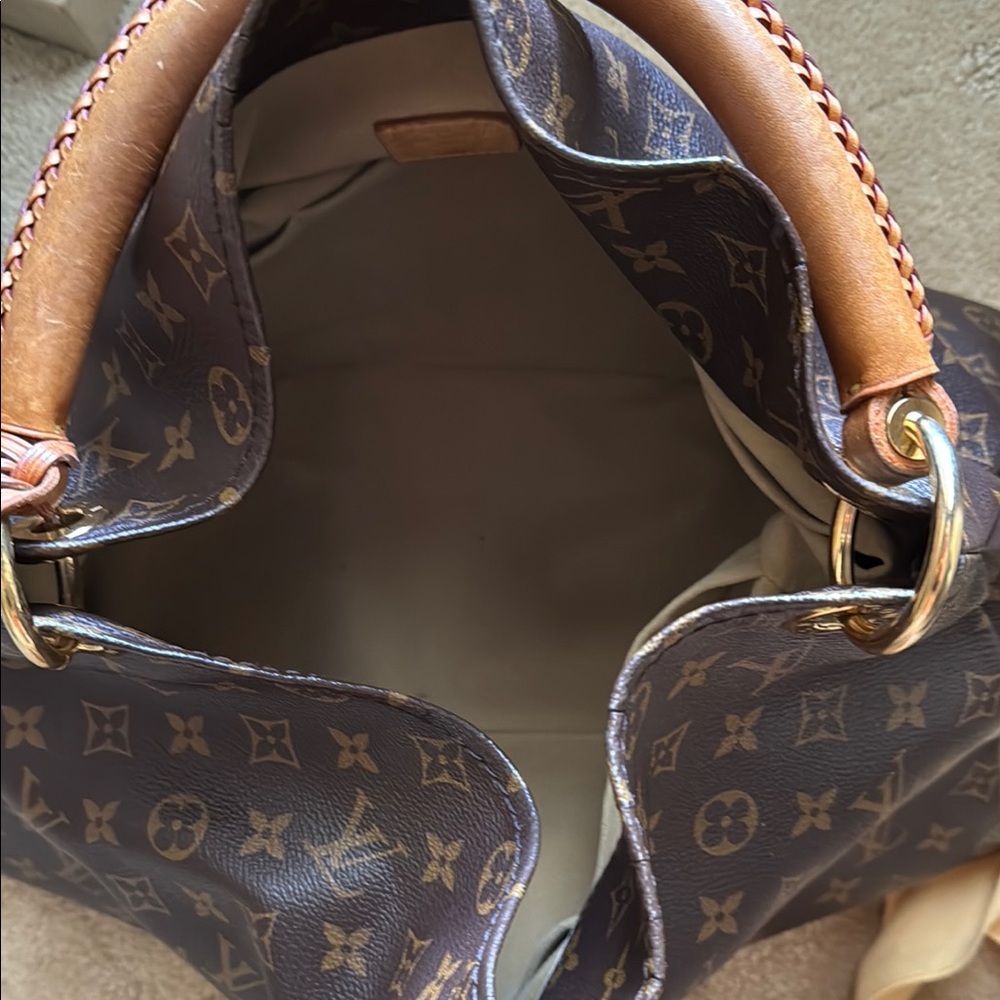 Louis Vuitton Brown Monogram Shoulder Bag with Vachetta Leather - Picture 3 of 8